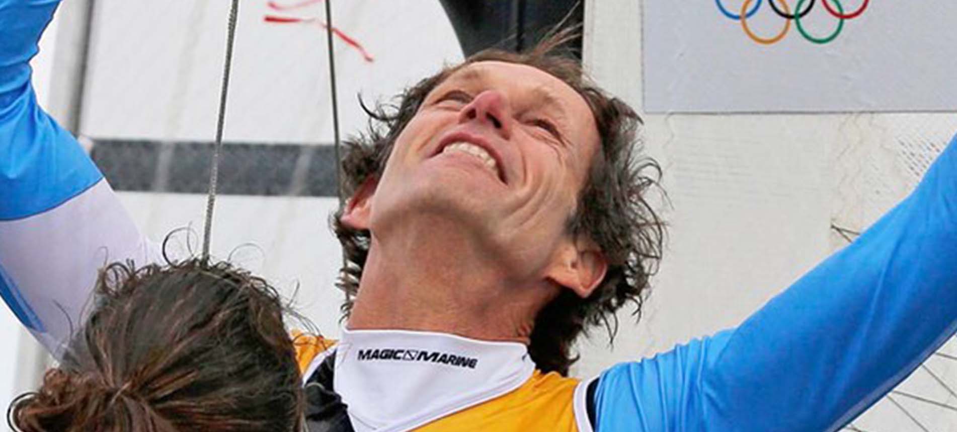 Esfuerzo máximo, apoyo mínimo